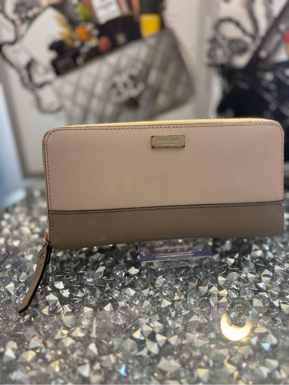Kate Spade New York Laurel Way or Neda zip-around wallet EUC